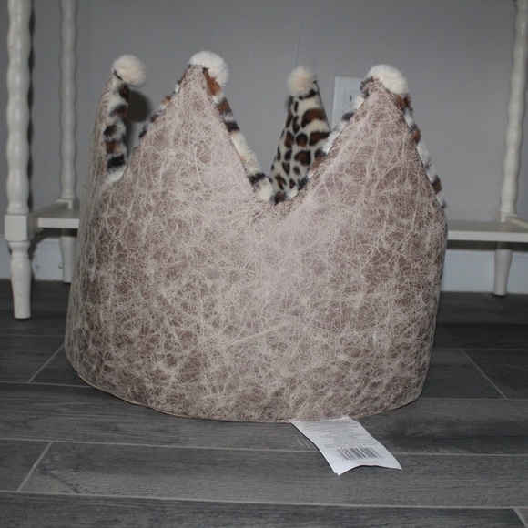 Precious Tails Leopard Crown Small Dog Bed - Picture 5 of 11